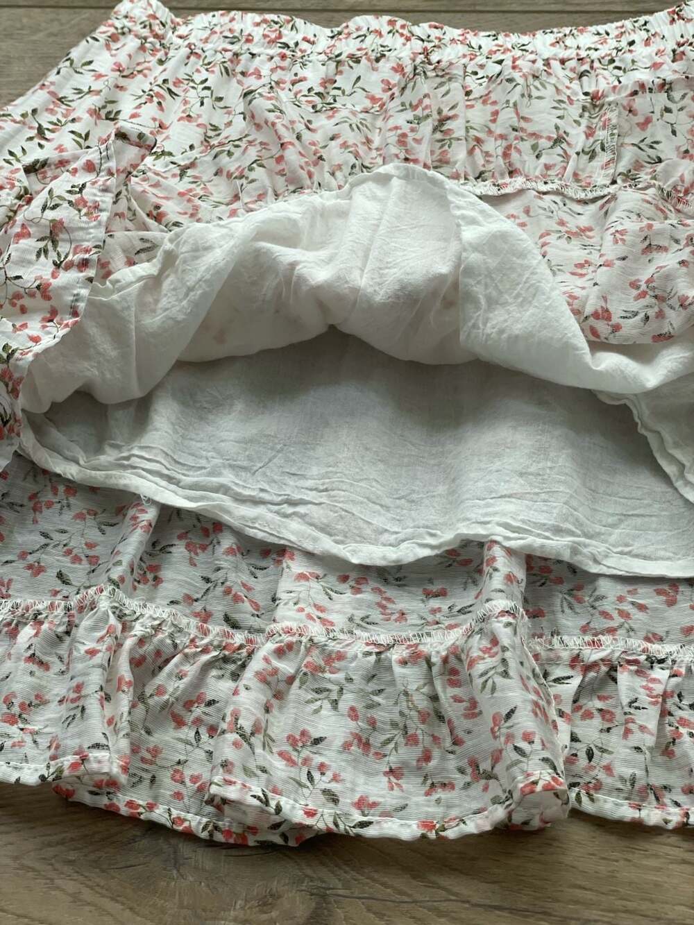 Hayden Los Angeles Floral Tiered Ruffle Mini Skirt Smocked Waist M - Picture 5 of 7